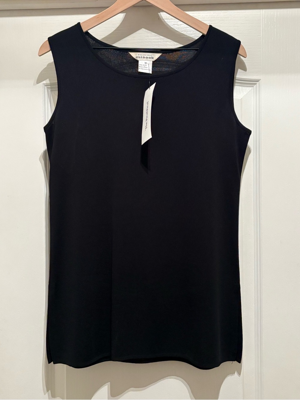 Women’s vintage Exclusively Misook black knit tank featuring size M